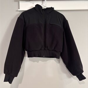 Alo Yoga Women’s Black Cropped Fleece Zip-Up – Size Medium – Great Condition